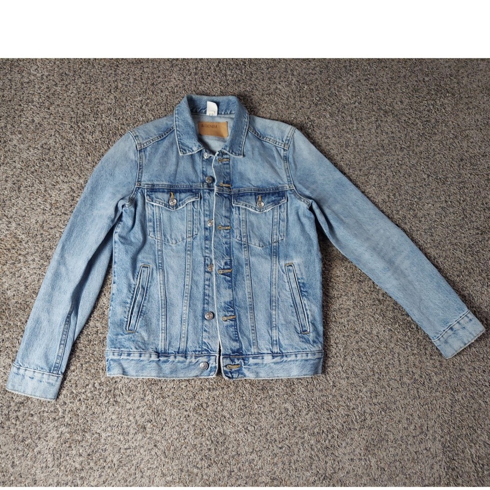 H&M &Denim Graphic Lips Trucker Jacket Size 6 Blue Womens Casual Light Wash